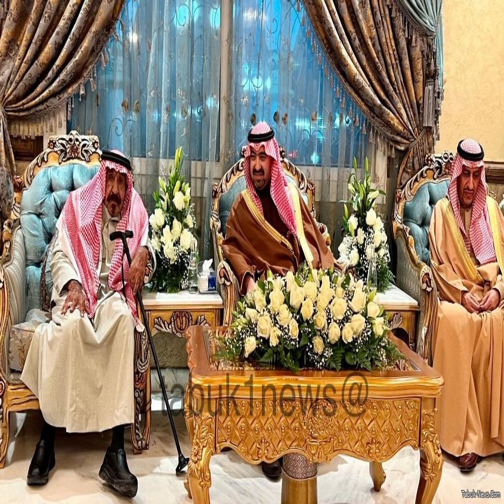 نائب أمير منطقة تبوك يزور الشيخ  منزل جزاع بن كريم العطوي في منزله