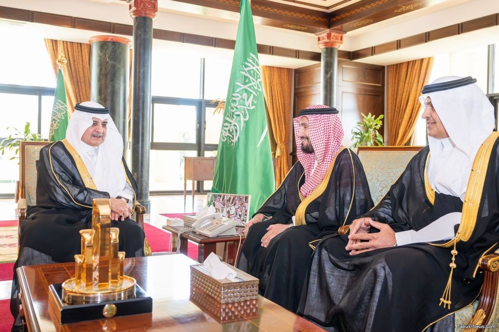 أمير تبوك يستقبل رئيس المجلس التأسيسي للقطاع الشمالي الصحي والرئيس التنفيذي لتجمع تبوك الصحي أمير تبوك يستقبل رئيس المجلس التأسيسي للقطاع الشمالي الصحي والرئيس التنفيذي لتجمع تبوك الصحي