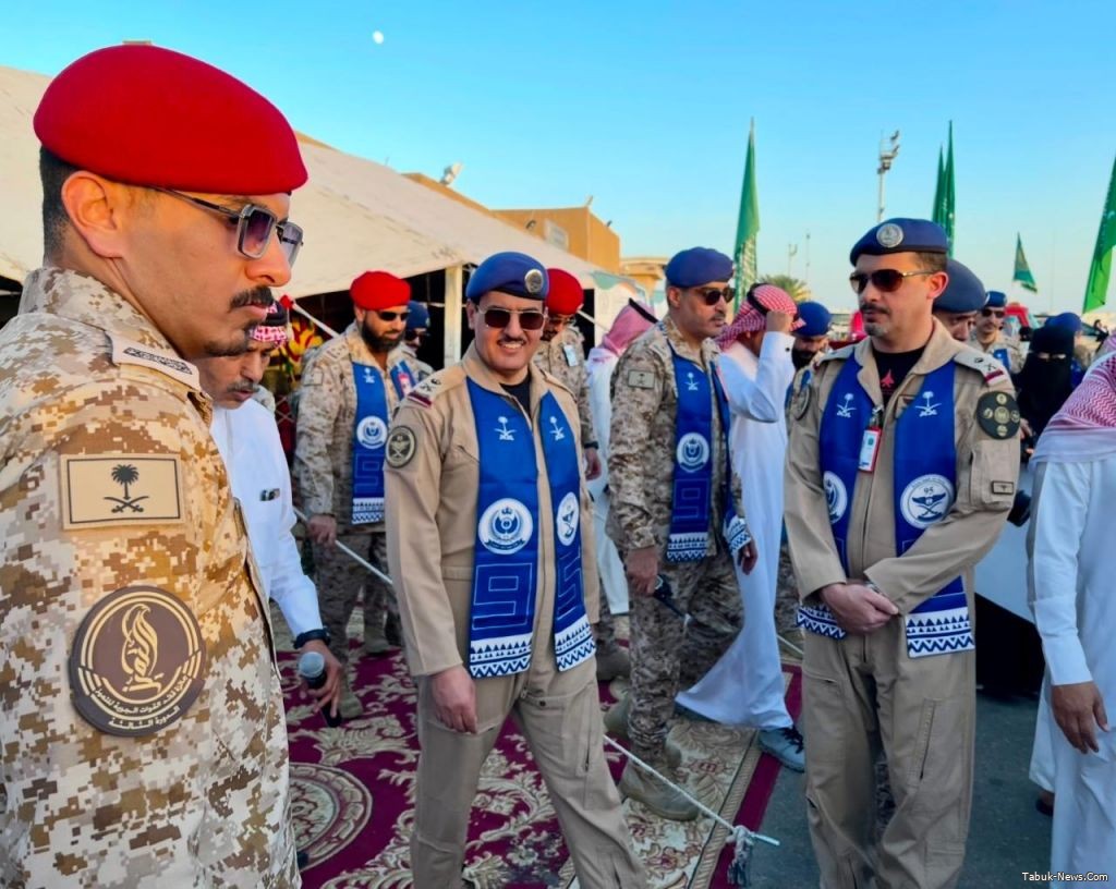 شاهد .. قاعدة الملك فيصل الجوية تحتفل بالوطن