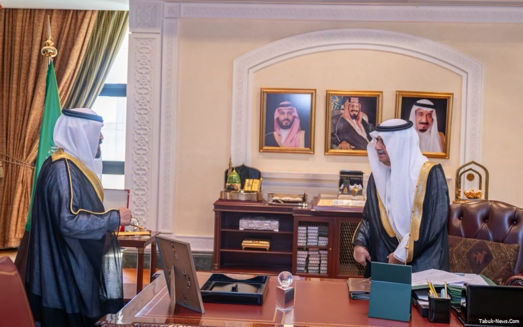 أمير تبوك يستقبل إخوان الشيخ جزاع بن كريم العطوي رحمه الله أمير تبوك يستقبل إخوان الشيخ جزاع بن كريم العطوي رحمه الله