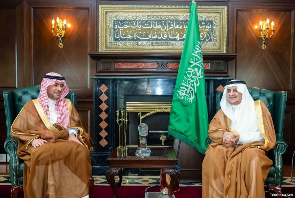 أمير منطقة تبوك يستقبل وزير البلديات والإسكان