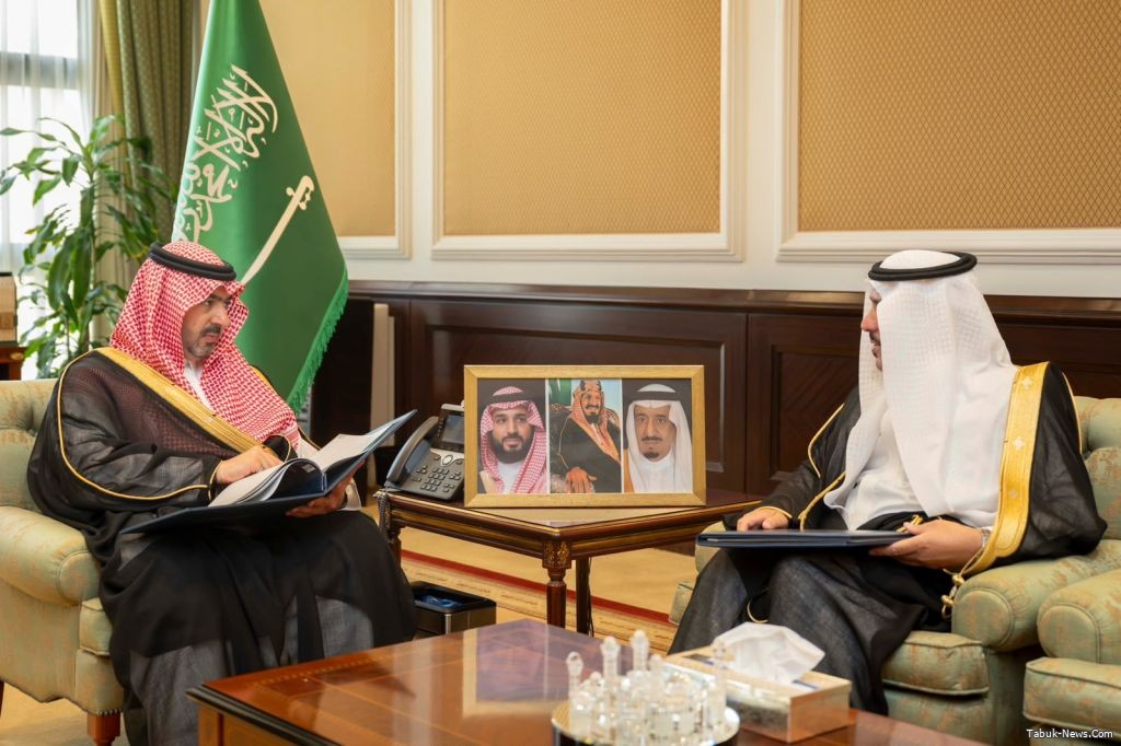 نائب أمير تبوك يستقبل مدير فرع وزارة التجارة بالمنطقة نائب أمير تبوك يستقبل مدير فرع وزارة التجارة بالمنطقة