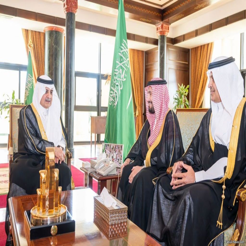 أمير تبوك يستقبل رئيس المجلس التأسيسي للقطاع الشمالي الصحي والرئيس التنفيذي لتجمع تبوك الصحي