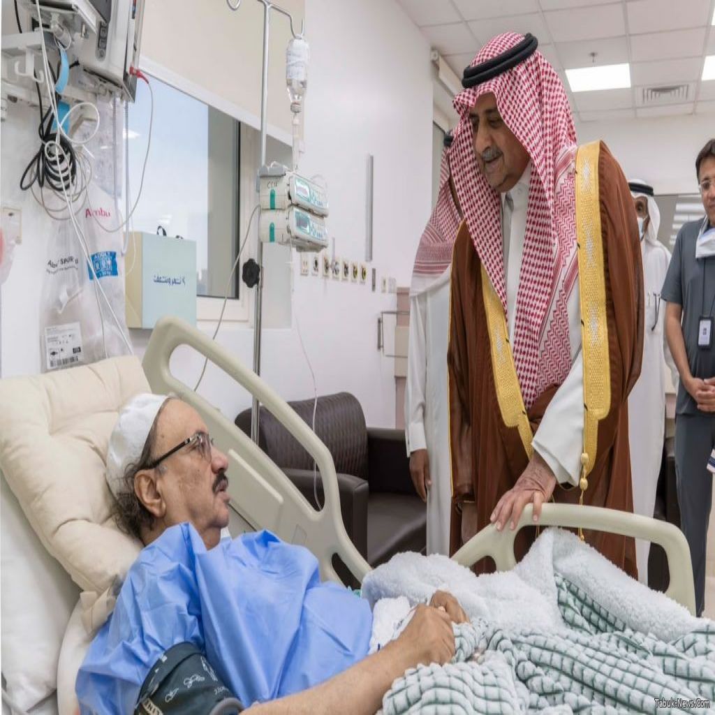 أمير تبوك يطمئن على صحة محافظ حقل